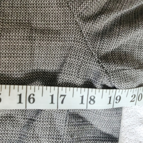 CABI one button blazer 10 - Picture 4 of 7